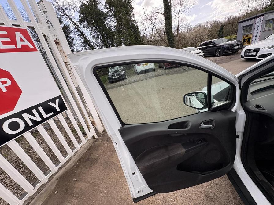 2016 Ford Transit Courier – Model: Transit Courier Trend TDCi – LF16CNV