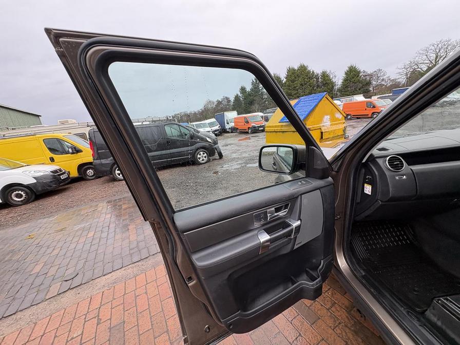 2011 Land Rover Discovery – Model: Discovery SDV6 Auto 255 – WR61LVV/V2MOF