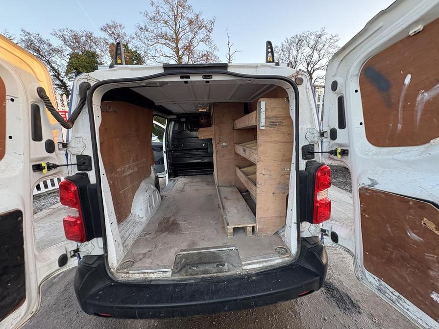 2022 Vauxhall Vivaro – Model: Vivaro F3100 Dynamic S/S – KN22KTU