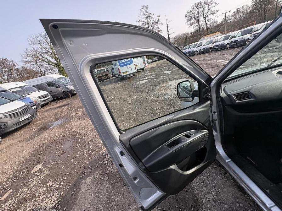 2018 Vauxhall Combo – Model: Combo 2000 Sportive CDTi – AV18KGJ