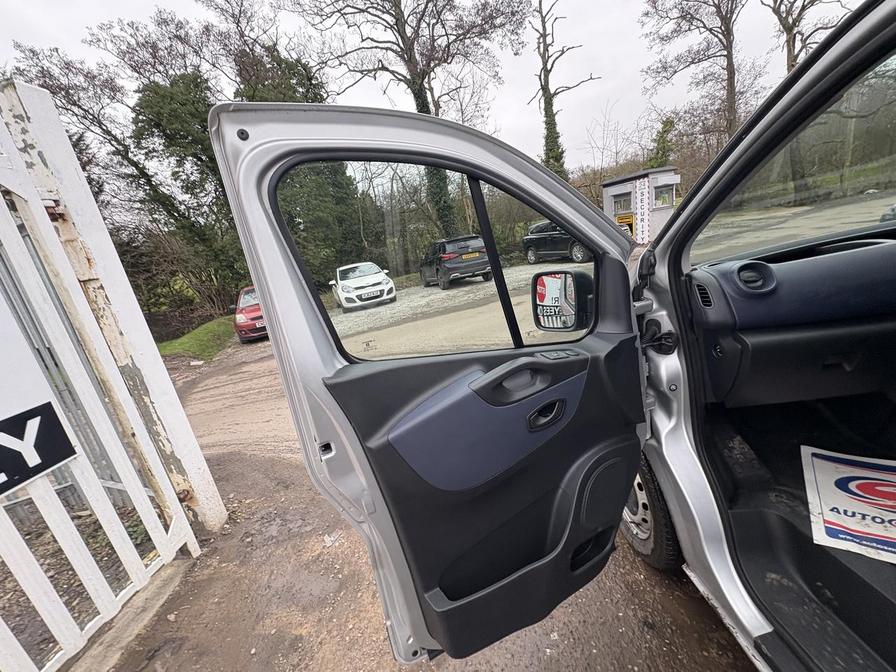 2016 Vauxhall Vivaro Combi – Model: Vivaro CDTi – NV16JCU