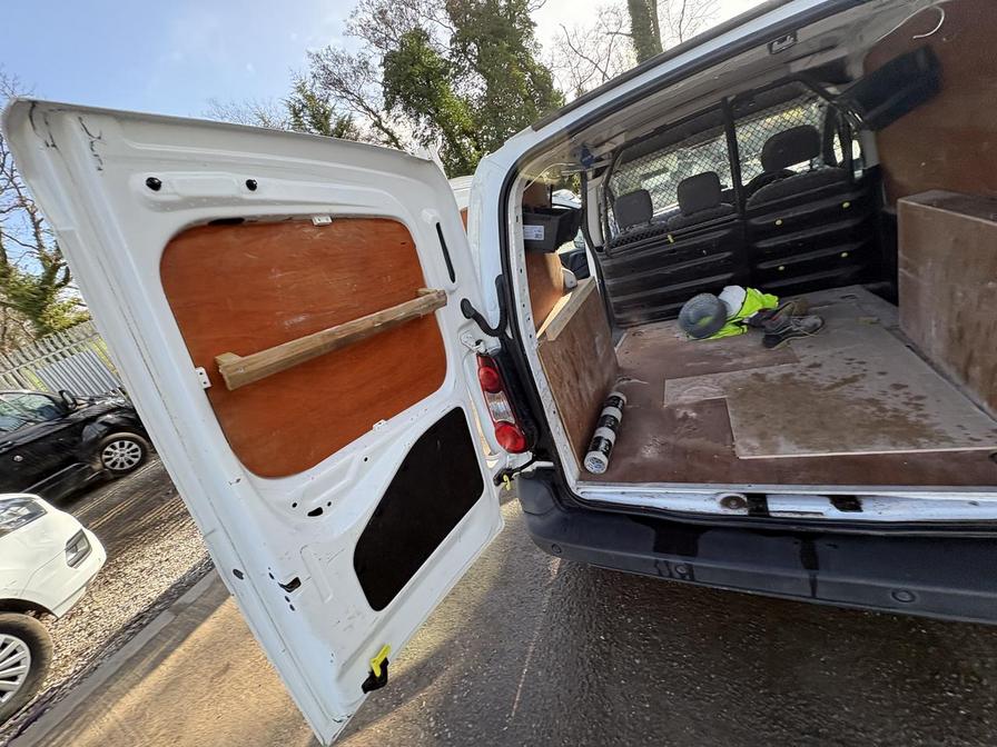 2015 Citroen Berlingo – Model: Berlingo 625 Enterprise HDi – AP64FWT