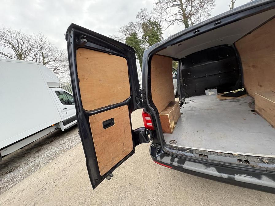 2015 Volkswagen Transporter – Model: Transporter T32 Highline TDI BlueMotion Technology – WP65OPO