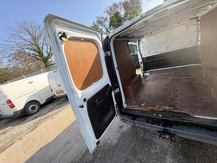 2016 Vauxhall Vivaro – Model: Vivaro  2700 CDTI – MK16YJT