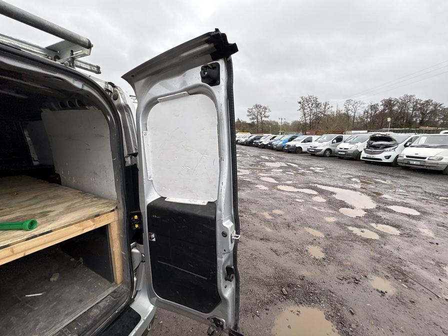 2017 Vauxhall Combo – Model: Combo 2300 Sport CDTi ecoFLEX S/S – MT66LUH