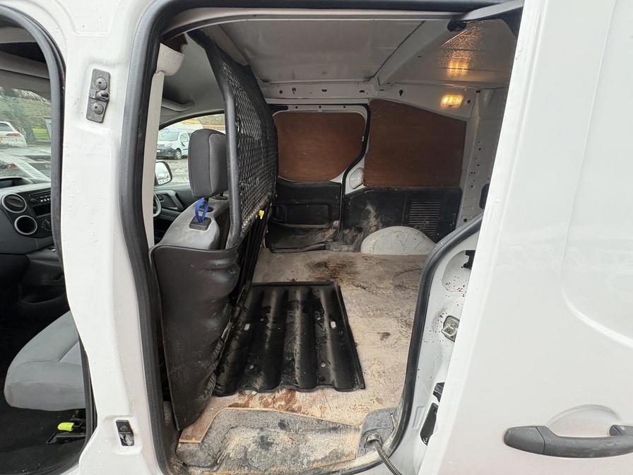 2017 Peugeot Partner – Model: Partner S L2 Blue HDi – NU67TVN