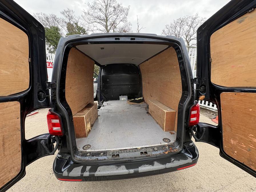 2015 Volkswagen Transporter – Model: Transporter T32 Highline TDI BlueMotion Technology – WP65OPO