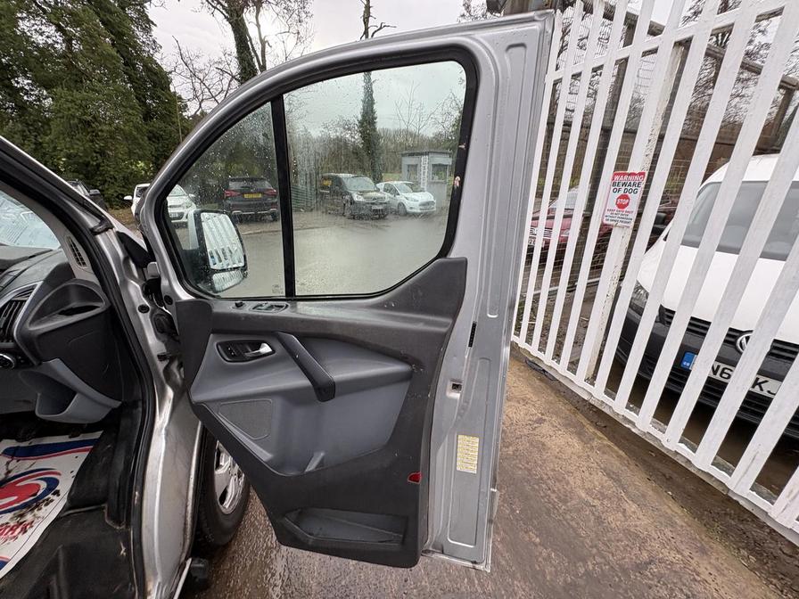 2015 Ford Transit Custom – Model: Transit Custom 270 Limited E-Tech – BF65VUD