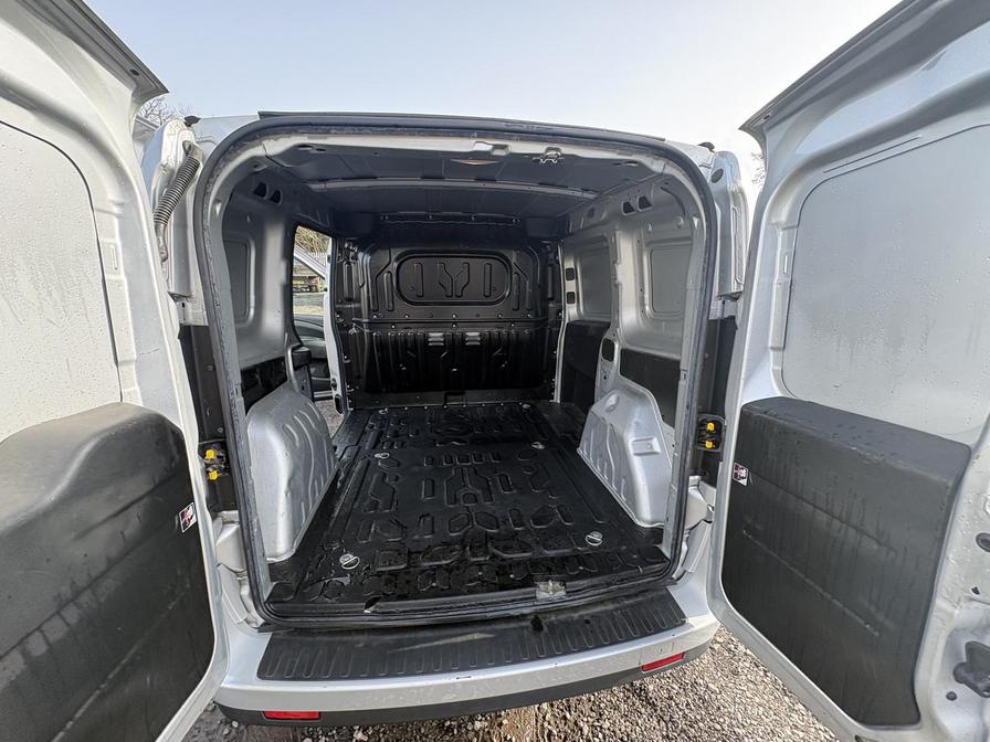 2018 Vauxhall Combo – Model: Combo 2000 Sportive CDTi – AV18KGJ