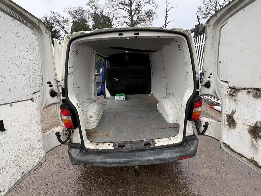 2006 Volkswagen Transporter – Model: Transporter T30 130 TDI SWB A – LY56OEU