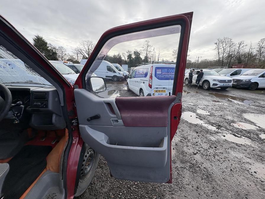 1998 Volkswagen Caravelle – Model: Caravelle SWB – R670YHL