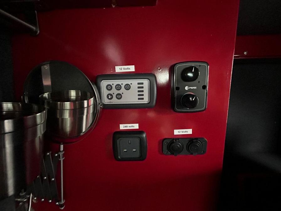 2004 Ford Transit – Model: Transit 300 SWB TD – LD04VYV