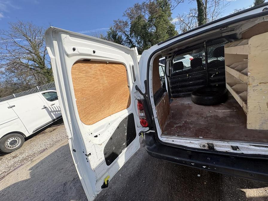 2017 Peugeot Partner – Model: Partner Professional L1 Blue HDi – LN17FTC