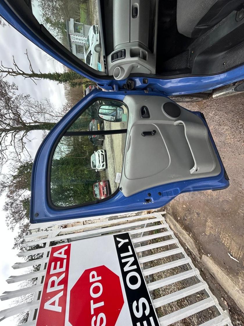 2004 Renault Trafic – Model: Trafic SL27 dCi 100 SWB – BD54JRZ