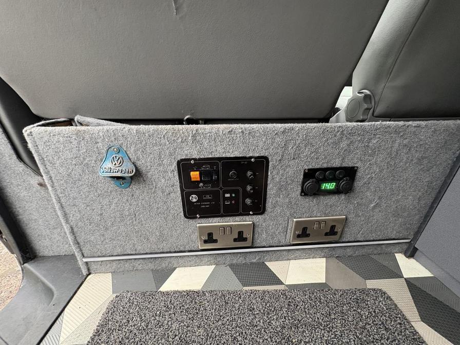 2006 Volkswagen Transporter – Model: Transporter T32 104 TDI SWB – AF06LWY/LR54LMS