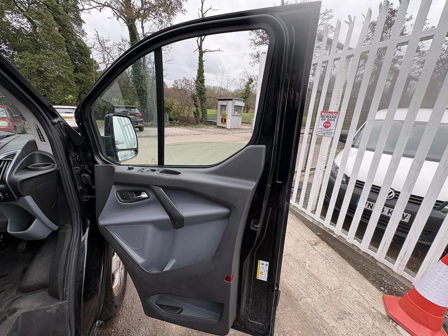 2017 Ford Transit Custom – Model: Transit Custom 270 Limited – YM67BSO