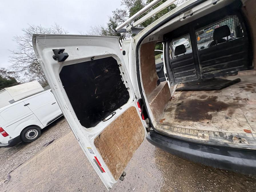 2012 Volkswagen Caddy – Model: Caddy C20 TDI 75 – LG62FTC