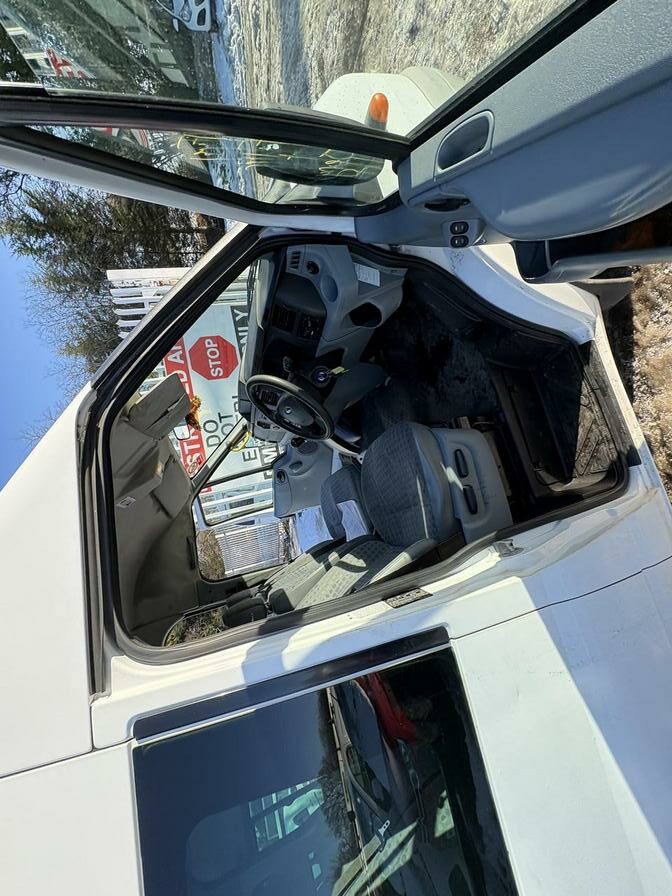 2008 Ford Transit – Model: Transit 100 17-Seat RWD – DK08DNK