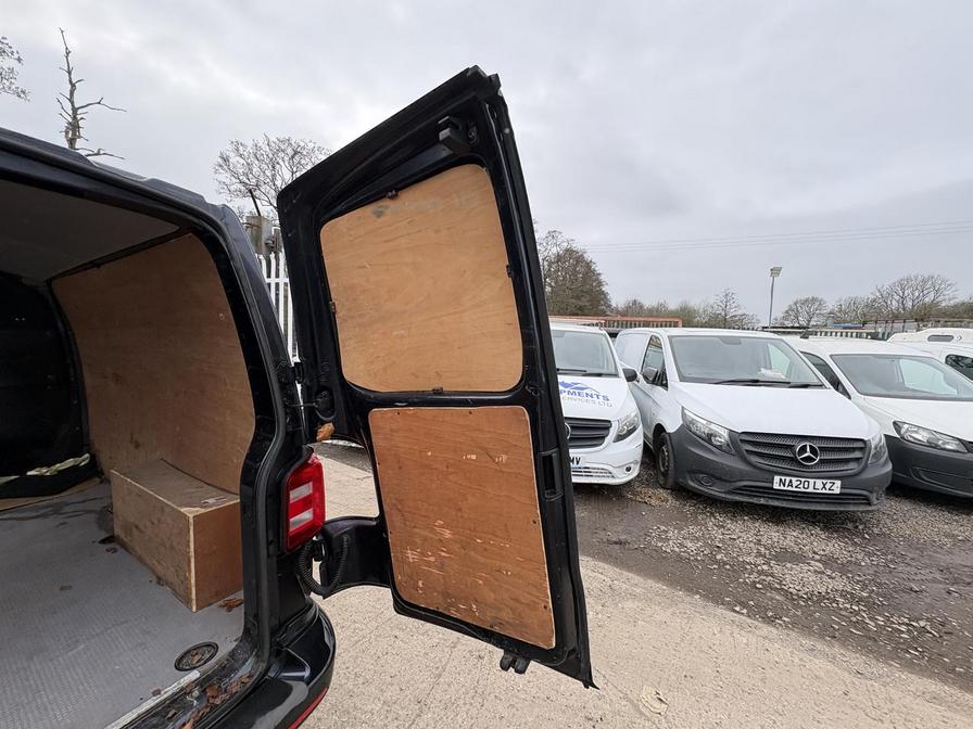 2015 Volkswagen Transporter – Model: Transporter T32 Highline TDI BlueMotion Technology – WP65OPO