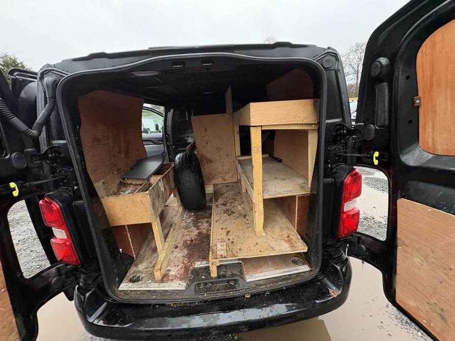 2021 Vauxhall Vivaro – Model: Vivaro 2700 Sportive S/S – RJ21XWF