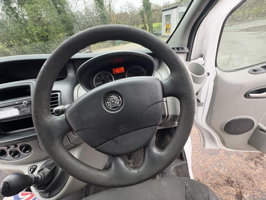 2014 Vauxhall Vivaro – Model: Vivaro  2900 CDTI LWB – DY64OZP