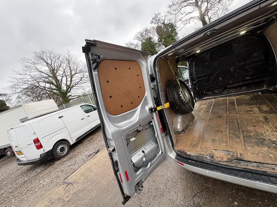 2015 Ford Transit Custom – Model: Transit Custom 270 Limited E-Tech – BF65VUD