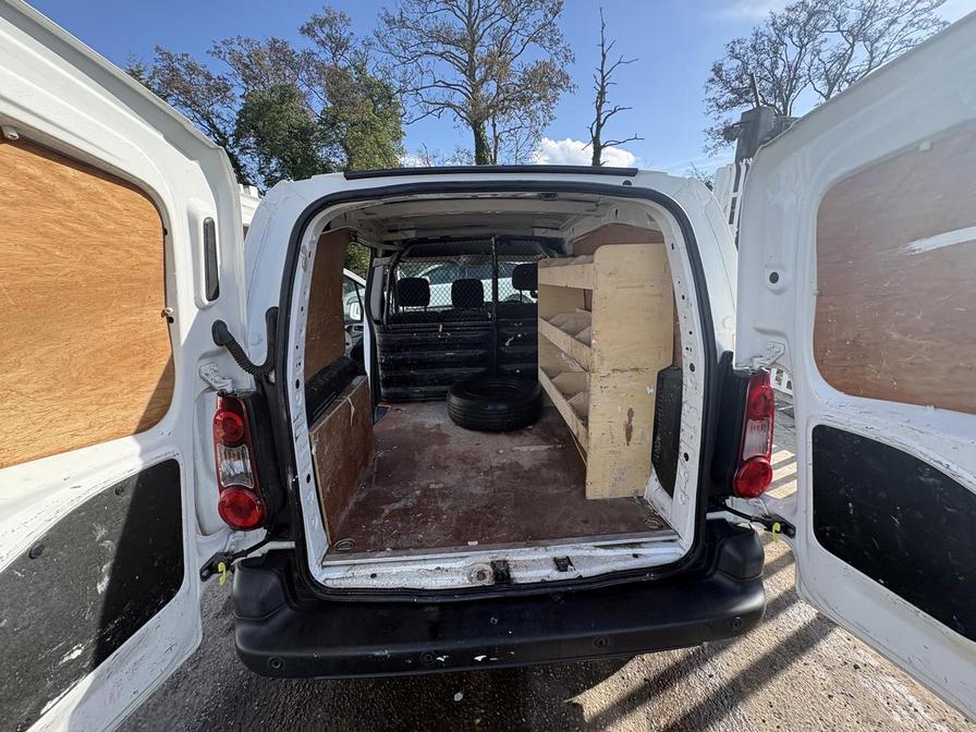 2017 Peugeot Partner – Model: Partner Professional L1 Blue HDi – LN17FTC