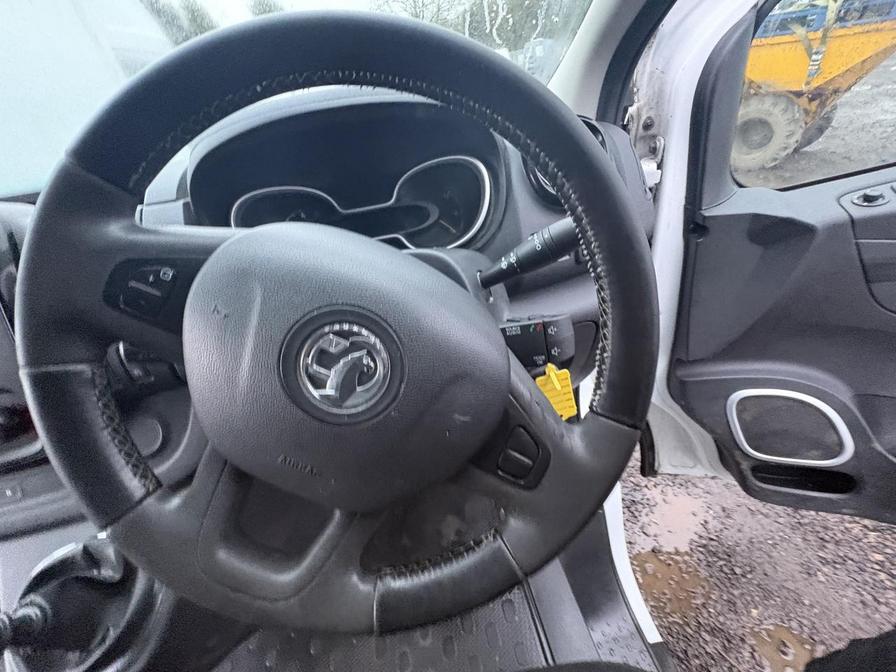 2017 Vauxhall Vivaro – Model: Vivaro  2700 Sportive CDTI – KU66URJ