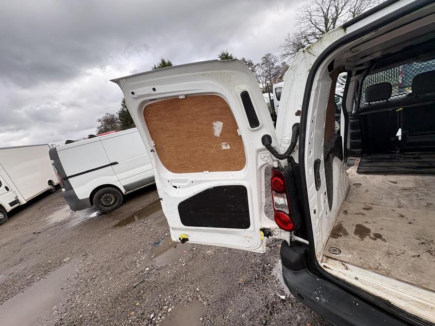 2017 Peugeot Partner – Model: Partner S L2 Blue HDi – NU67TVN