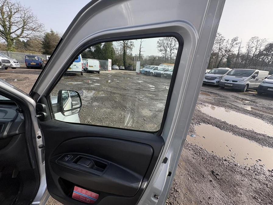 2018 Vauxhall Combo – Model: Combo 2000 Sportive CDTi – AV18KGJ