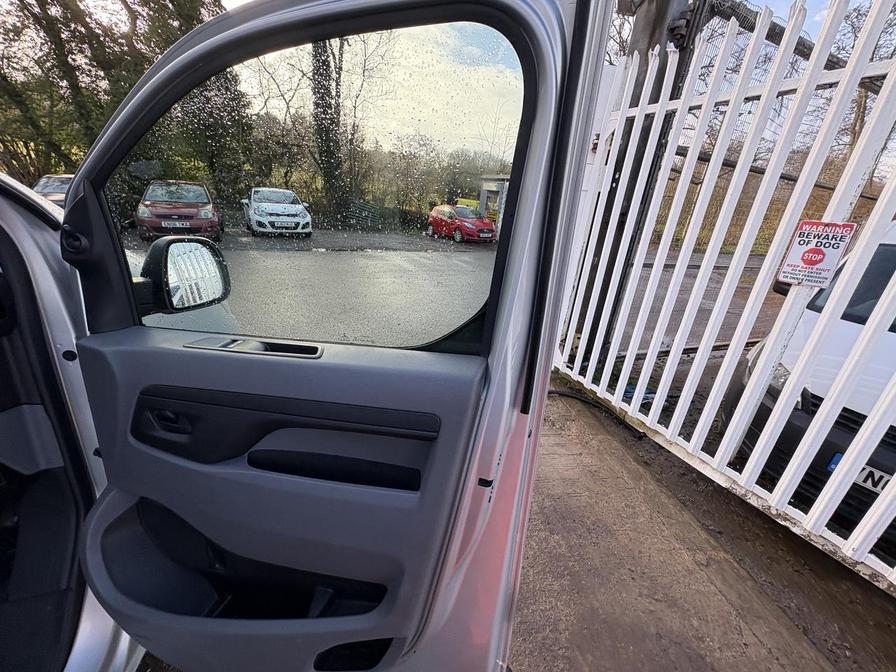 2019 Peugeot Expert – Model: Expert Combi Blue HDi S/S – GK19VXB