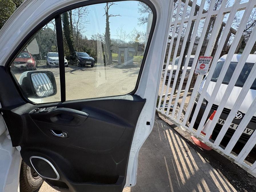 2017 Vauxhall Vivaro – Model: Vivaro  2900 Sportive CDTi – DY67FRU