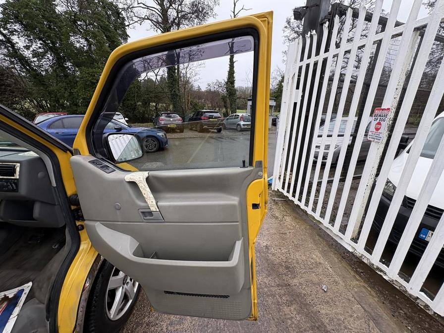 1997 Volkswagen Caravelle – Model: Caravelle Auto SWB – R639PBW