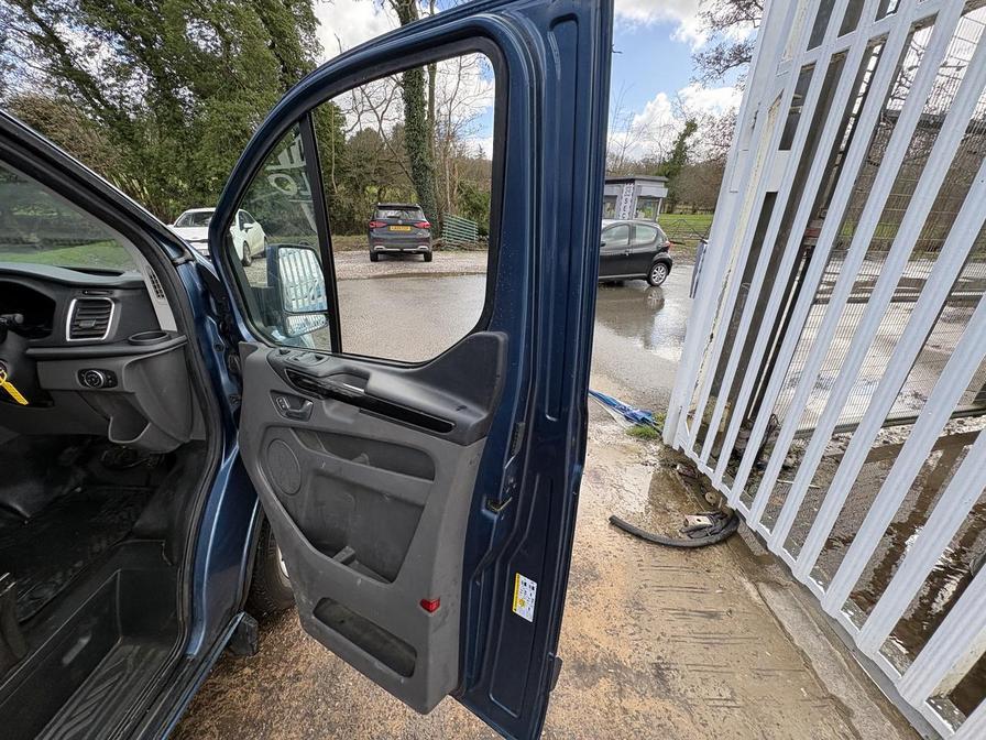 2019 Ford Transit Custom – Model: Transit Custom 300 Limited – AP19WWE