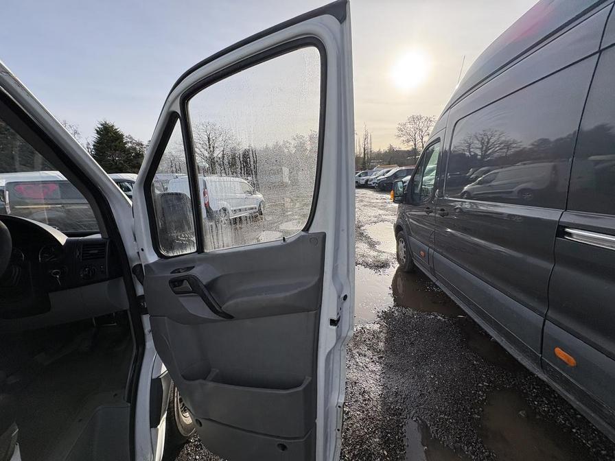 2011 Mercedes-Benz Sprinter – Model: Sprinter 313 CDI – YE60VLM