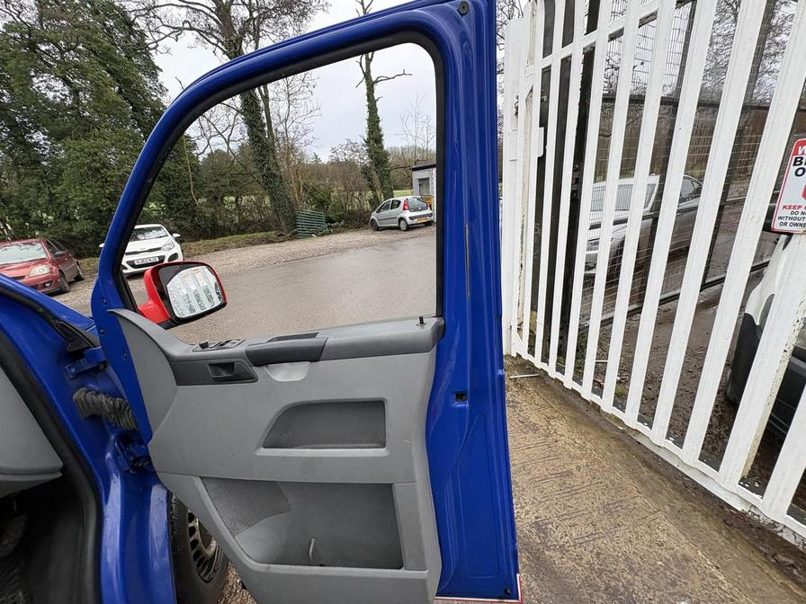 2006 Volkswagen Transporter – Model: Transporter T30 130 TDI SWB A – LY56OEU