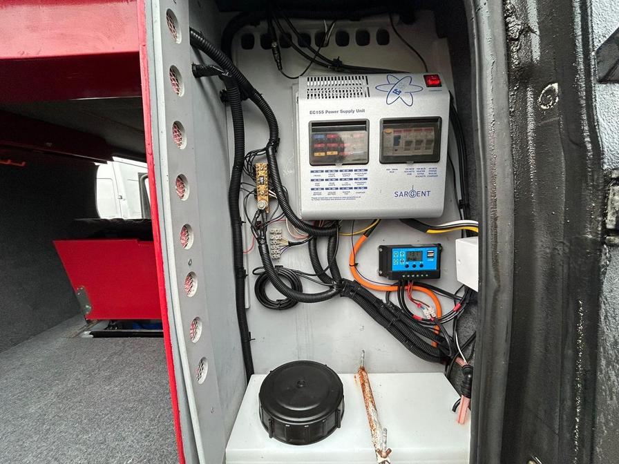 2004 Ford Transit – Model: Transit 300 SWB TD – LD04VYV