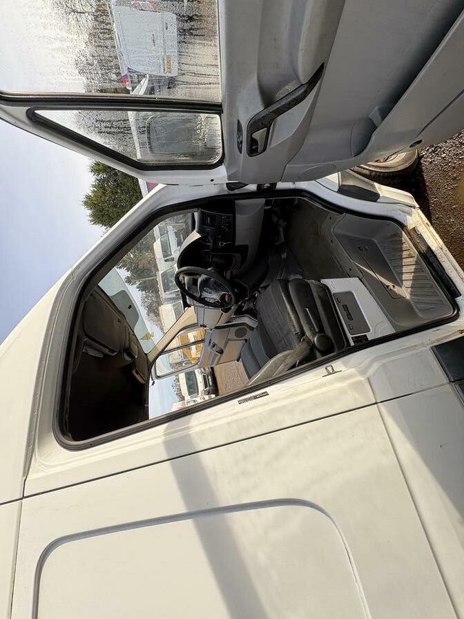 2011 Mercedes-Benz Sprinter – Model: Sprinter 313 CDI – YE60VLM