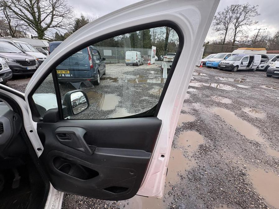 2017 Peugeot Partner – Model: Partner S L2 Blue HDi – NU67TVN