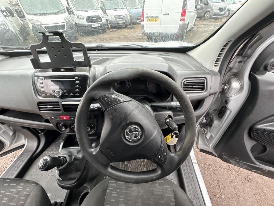 2017 Vauxhall Combo – Model: Combo 2300 Sport CDTi ecoFLEX S/S – MT66LUH