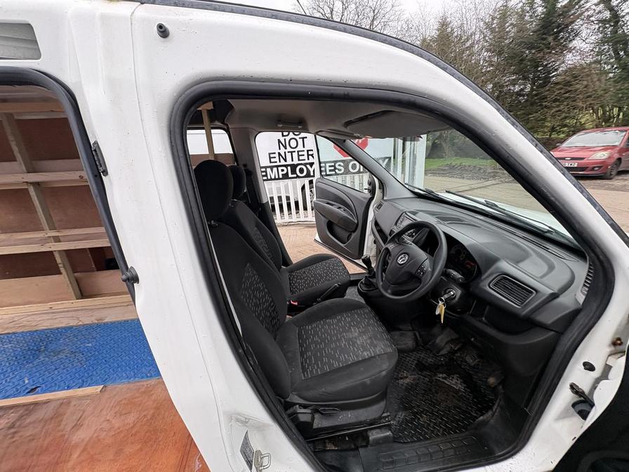 2018 Vauxhall Combo – Model: Combo 2300 CDTi S/S – FM18XYJ