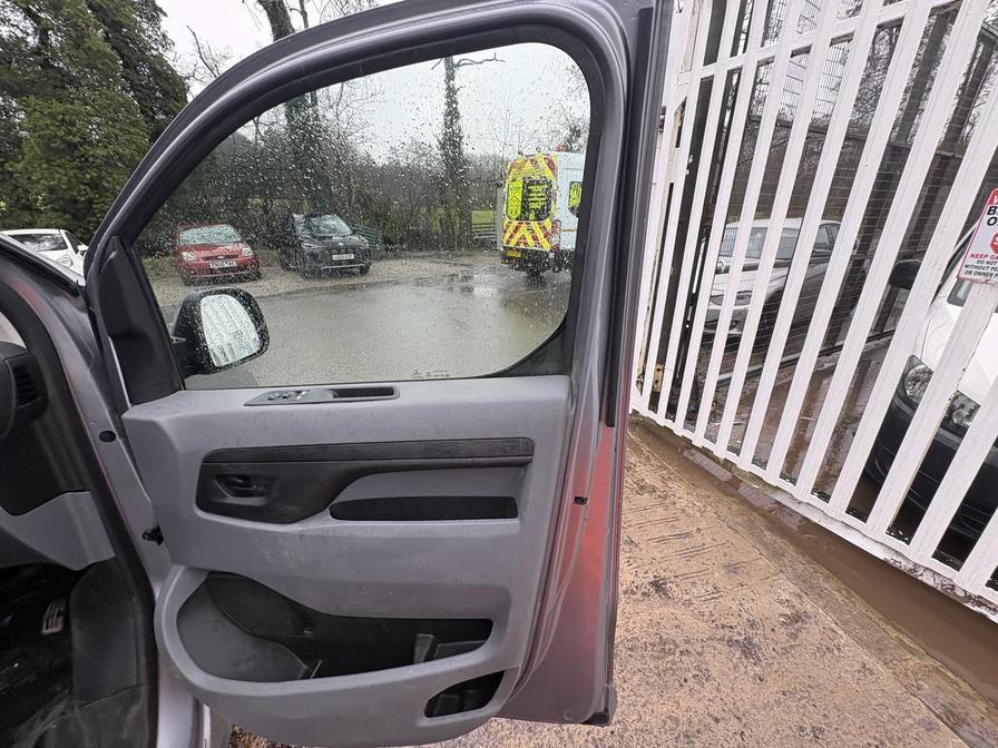 2019 Vauxhall Vivaro – Model: Vivaro 2900 Sportive S/S – DY69EZN