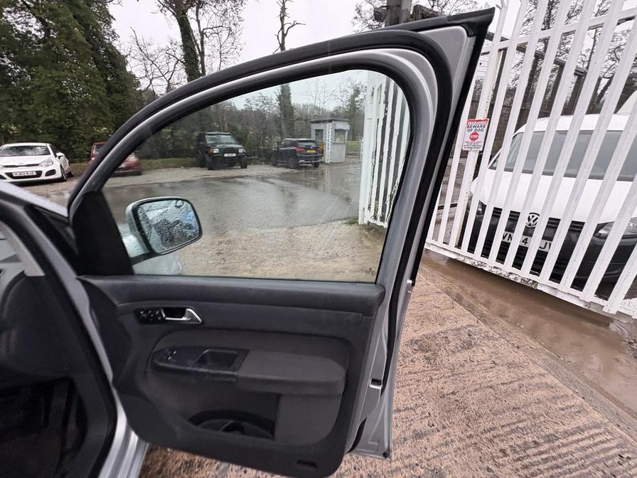 2011 Volkswagen Caddy – Model: Caddy Maxi C20 Life TDI Semi-Auto – RE11RRX