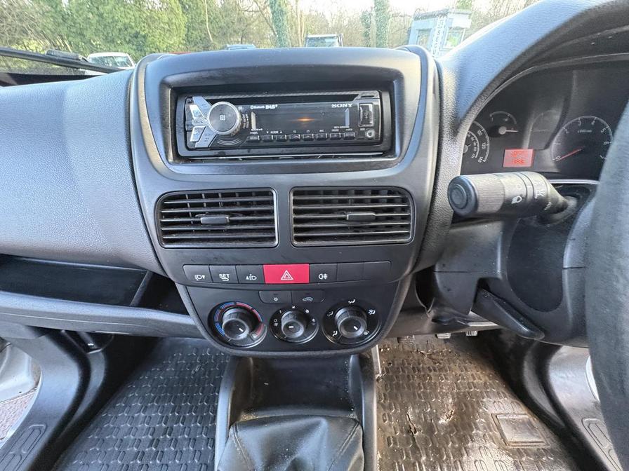 2015 Vauxhall Combo – Model: Combo 2000 L1H1 CDTi Sportive – SO65MZU