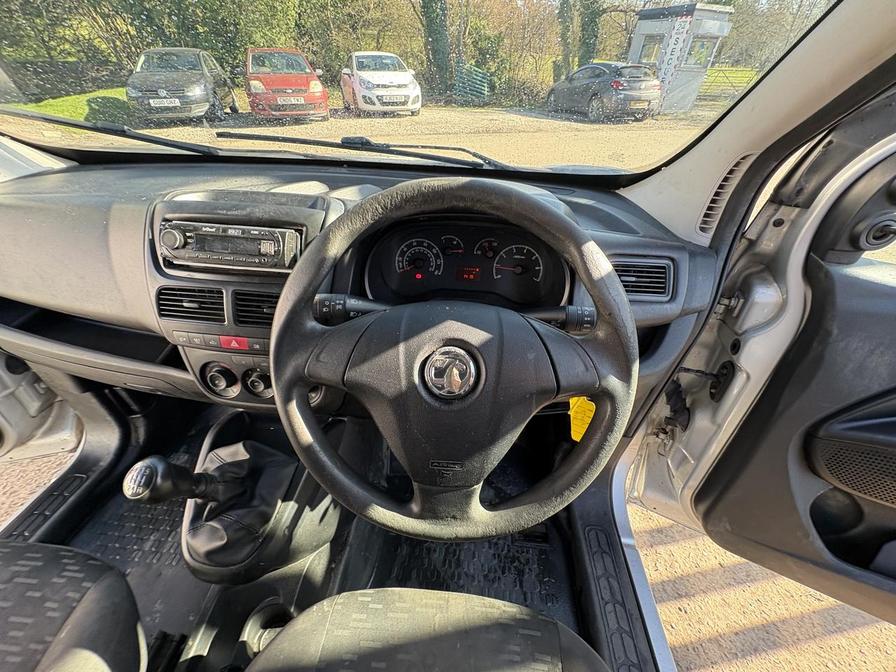 2015 Vauxhall Combo – Model: Combo 2000 L1H1 CDTi Sportive – GU15LNY