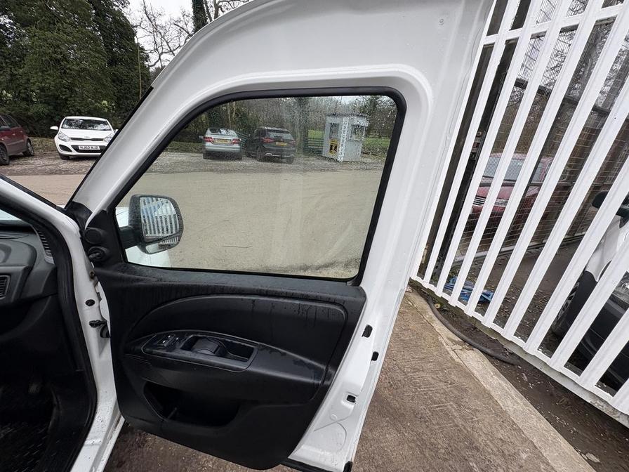 2018 Vauxhall Combo – Model: Combo 2300 CDTi S/S – FM18XYJ