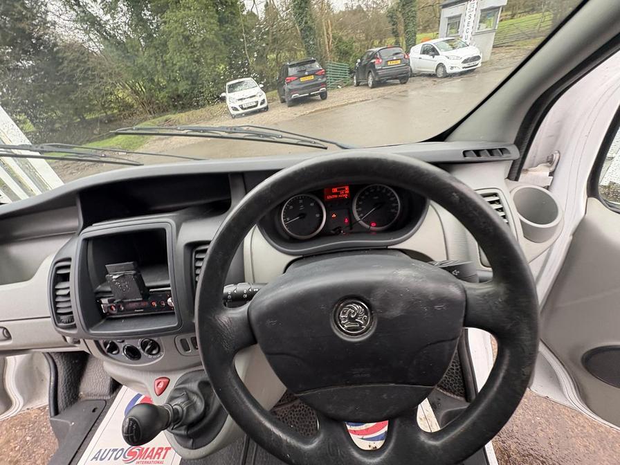 2012 Vauxhall Vivaro – Model: Vivaro 2700 CDTi 113 SWB – YC12XGG
