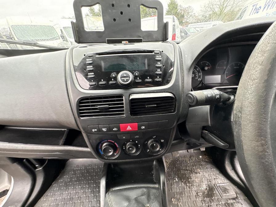 2017 Vauxhall Combo – Model: Combo 2300 Sport CDTi ecoFLEX S/S – MT66LUH