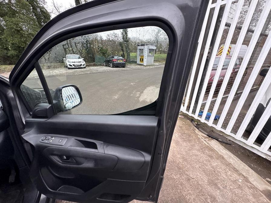 2019 Vauxhall Combo – Model: Combo 2000 LE Nav S/S – PE69PTX