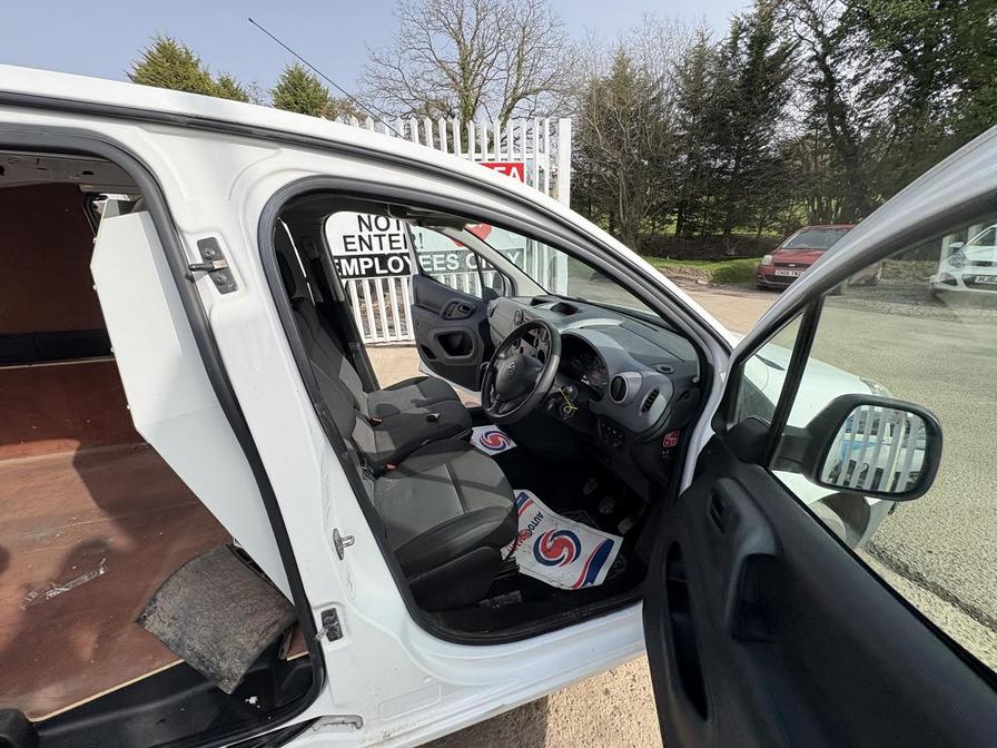 2017 Citroen Berlingo – Model: Berlingo 750 LX Blue HDi S/S – LC67VJJ